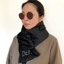 画像をギャラリービューアに読み込む, Paisley Down Muffler  [Black]
